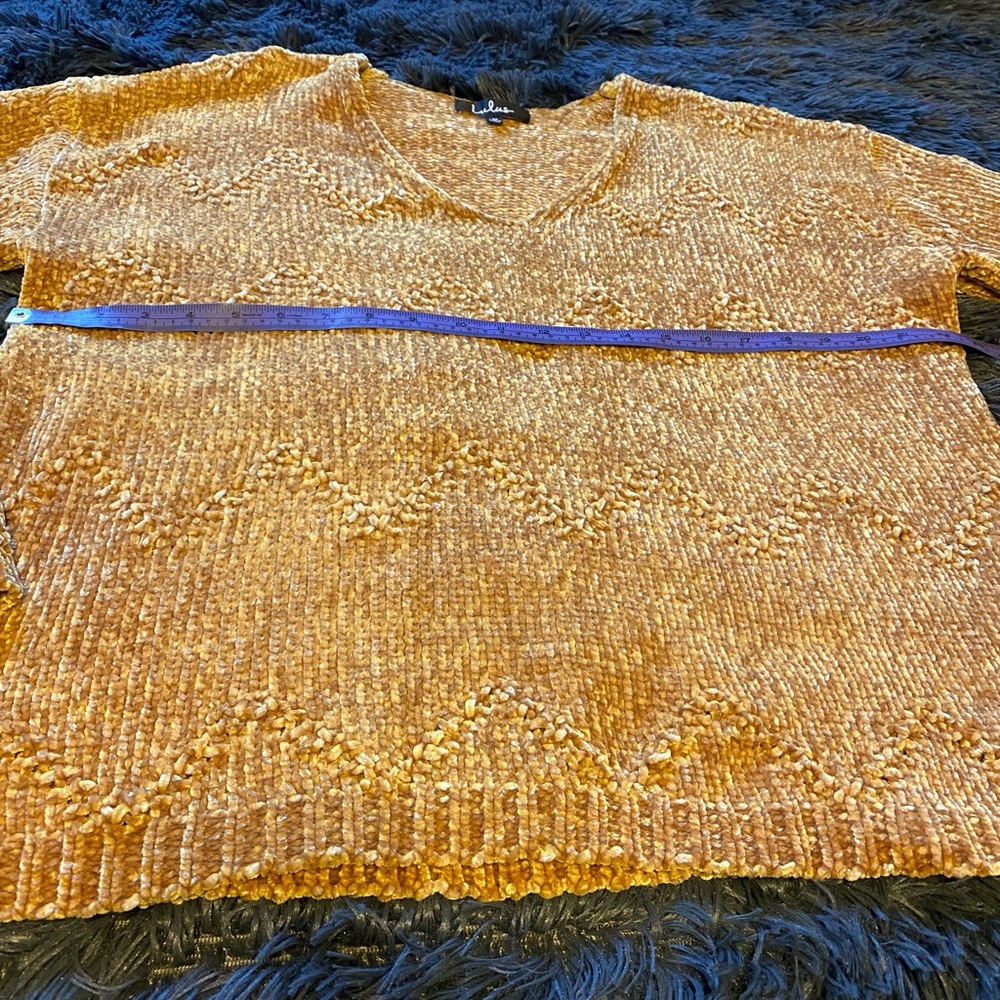 Gold Lulus Chenille sweater - Picture 4 of 5